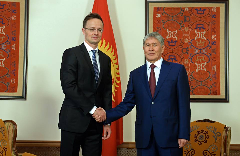 Президент встретился с министром внешнеэкономических связей и иностранных дел Венгрии Петером Сийярто