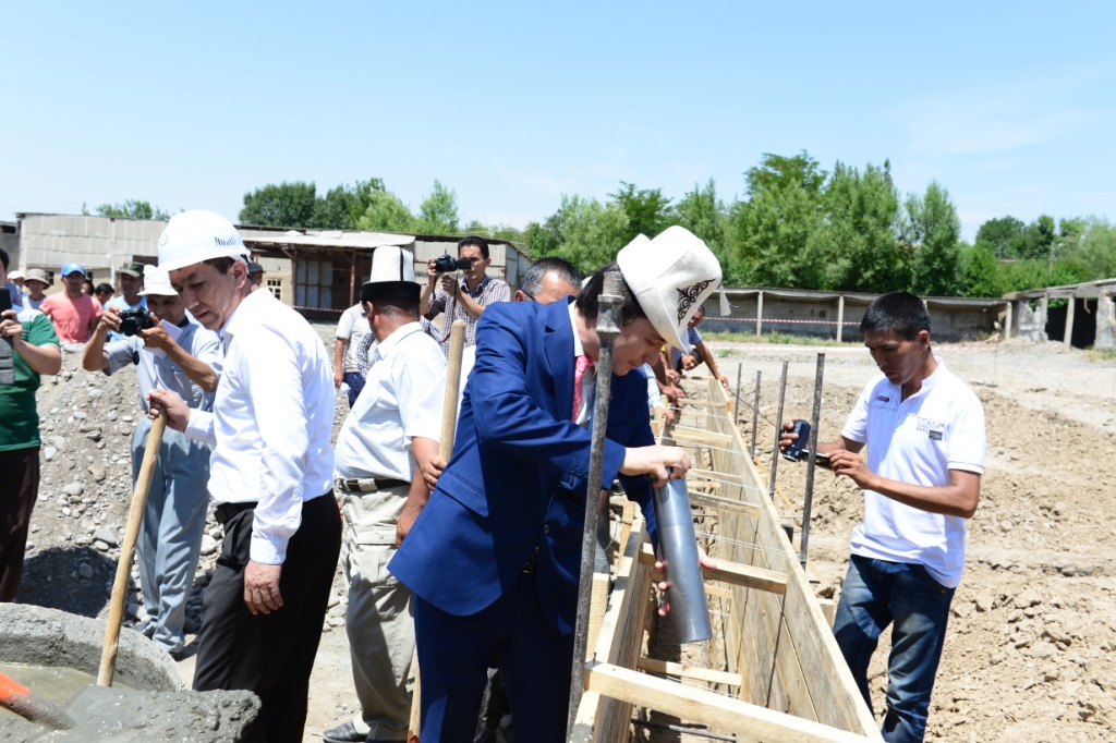 В селе Богот Джалал-Абадской области начато строительство нового спортивного комплекса