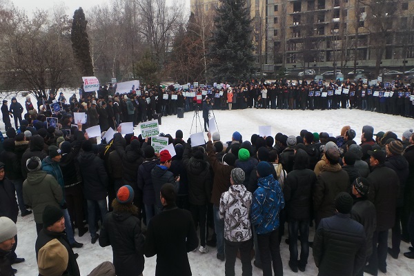 В Бишкеке верующие провели акцию против карикатур Мухаммеда (С.А.В)