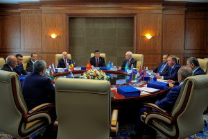 (Фото) Заседание Совета глав правительств стран СНГ в узком формате