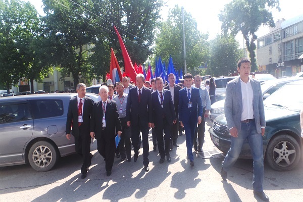 А. Мадумаров: Кажыбас саясий күчкө айлануу максатында, «Бүтүн Кыргызстан» менен «Эмгек» саясий партиялары биригип жатат
