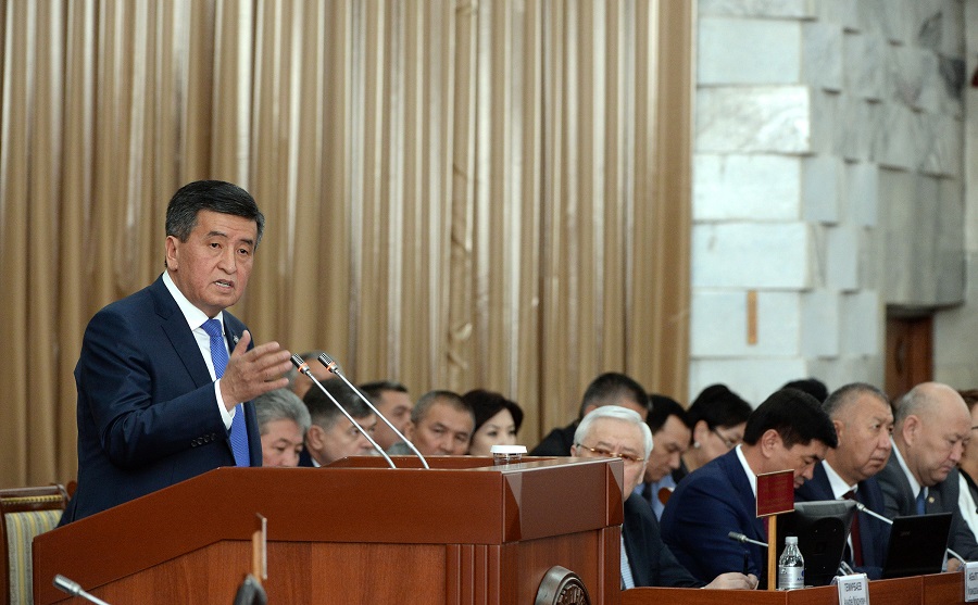 Президент Жээнбеков выступил на заседании Жогорку Кенеша
