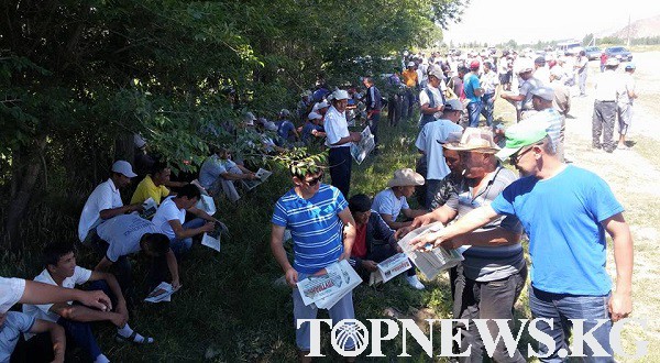 Таласта Жерүйдүн иштетилишине каршы митингге эл чогула баштады