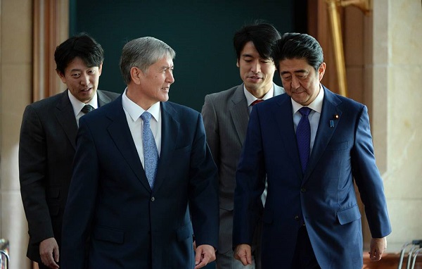 Кыргызстан и Япония подписали ряд соглашений по итогам официального визита премьер-министра Синдзо Абэ