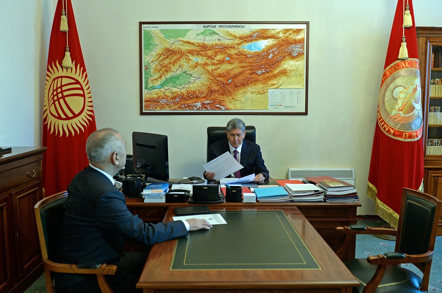 Атамбаев поручил продолжить работу по совершенствованию системы религиоведческого образования