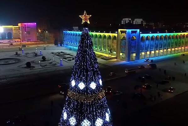 (Видео) Чарующее видео главной новогодней елки