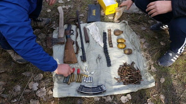 В Кара-Суу обнаружен схрон оружия и боеприпасов