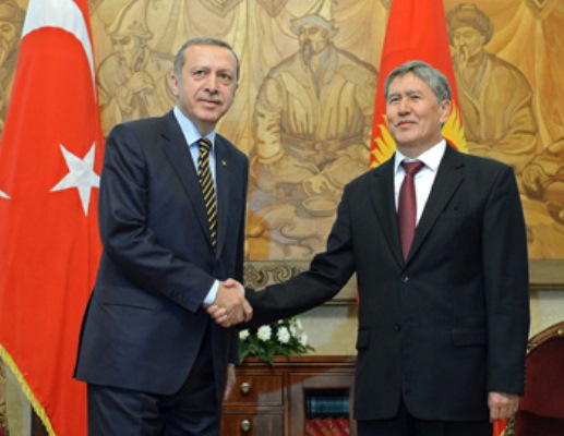 Атамбаев поздравил Эрдогана с годовщиной образования Турции
