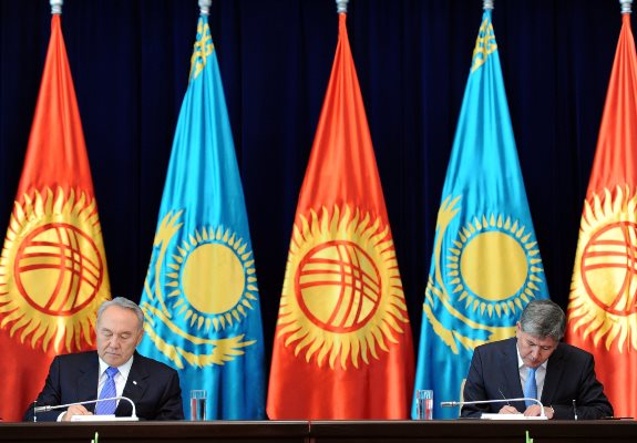 Президенты Кыргызстана и Казахстана подписали совместную декларацию