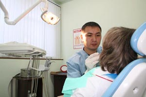 Лучшие студенты-стоматологи получили именную стипендию Венеры Кожокеевой