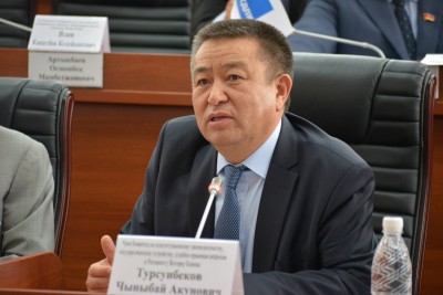 Комитет ЖК по конституционному законодательству одобрил кандидатуру Ч.Турсунбекова на пост спикера