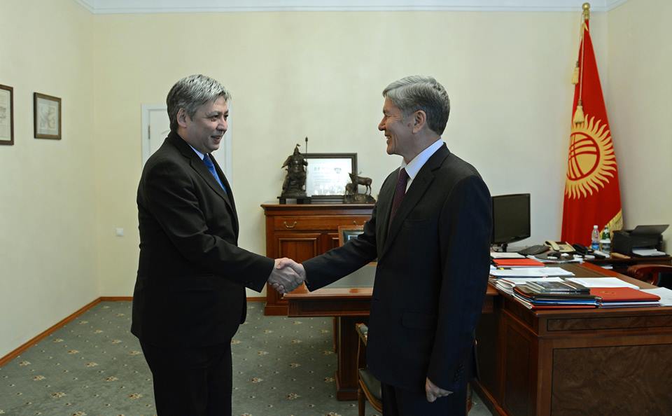 Президент Алмазбек Атамбаев принял министра иностранных дел Эрлана Абдылдаева