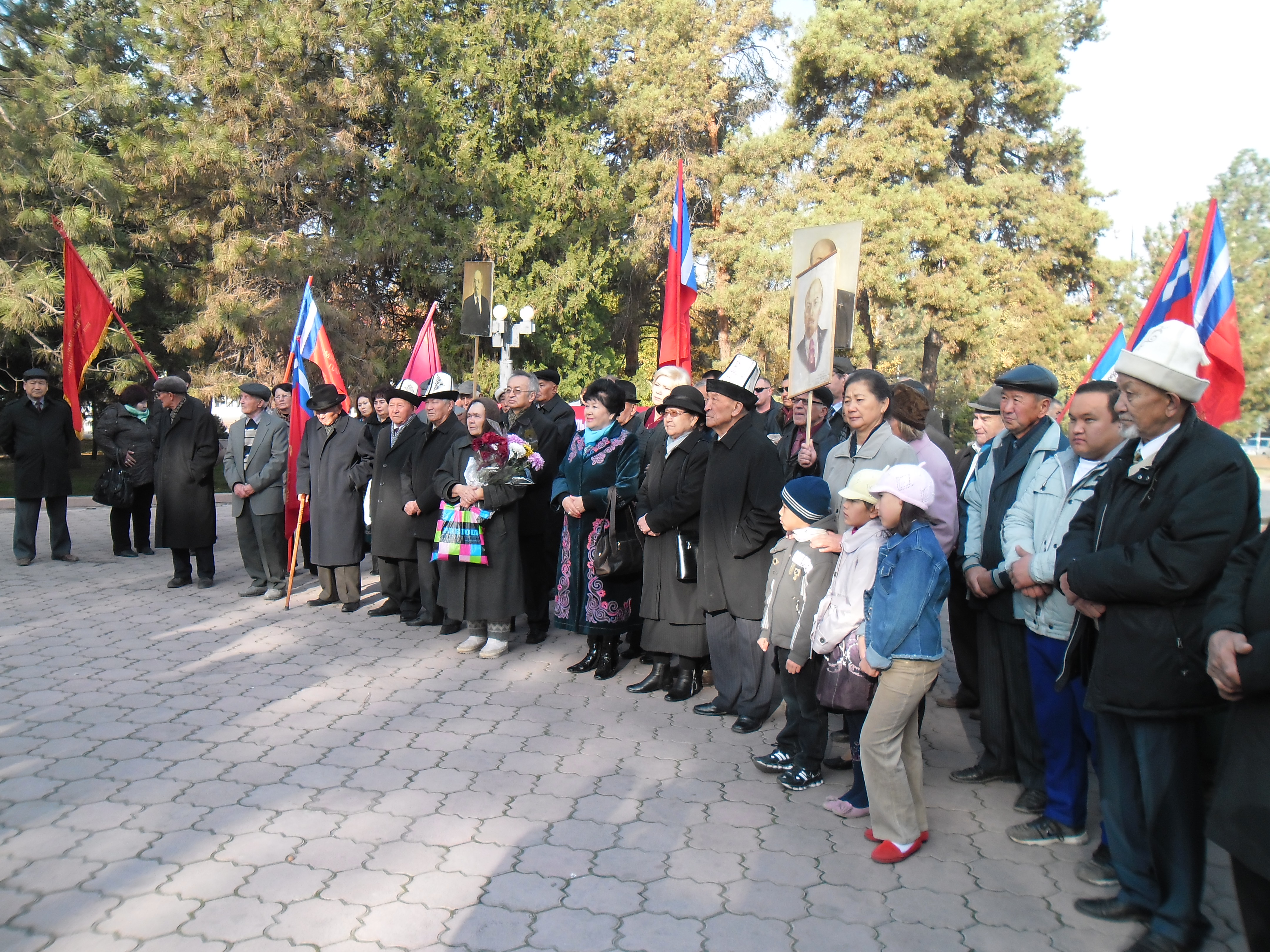 На площади Бишкека завтра выходят коммунисты