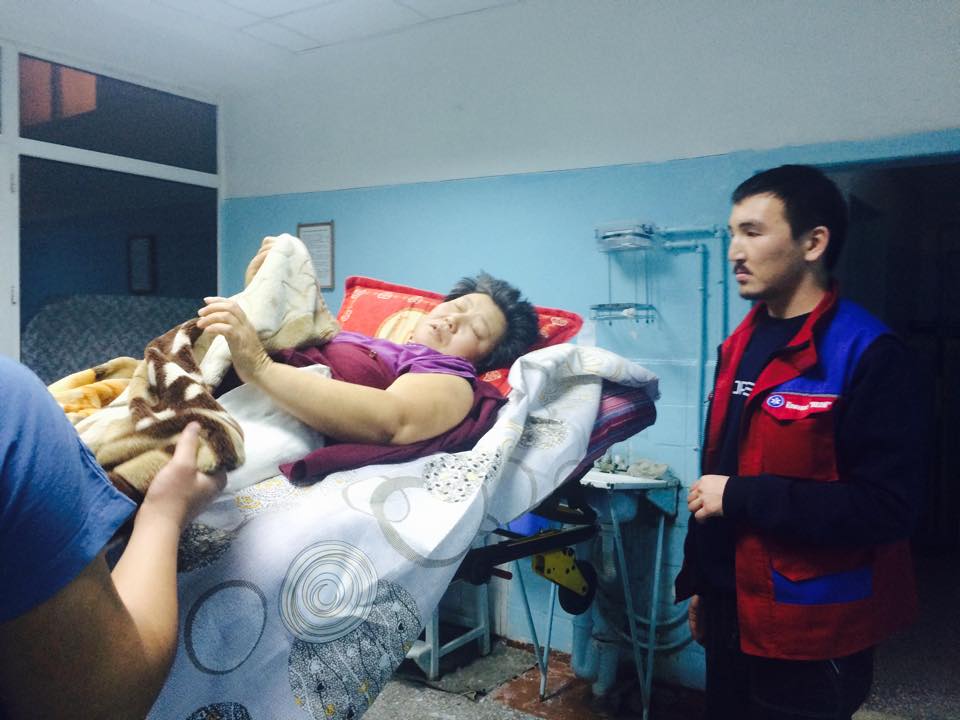 Красный Полумесяц Кыргызстана помог вернуть мигрантку, пострадавшую в ходе крупного ДТП в Казахстане