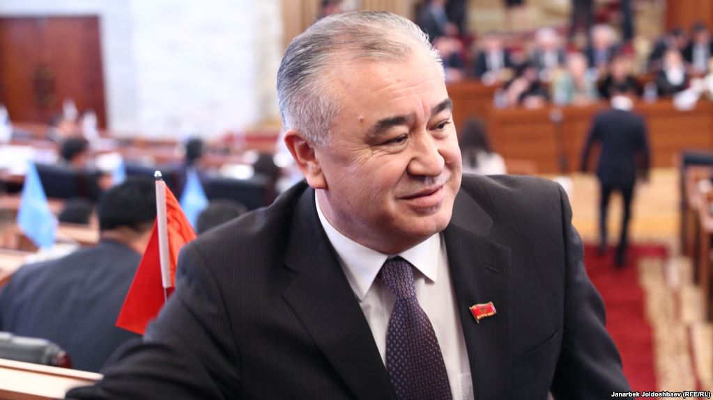 Премьер-министр поручил ГСИН рассмотреть вопрос c камерой-видеонаблюдения в помещении осужденного Омурбека Текебаева