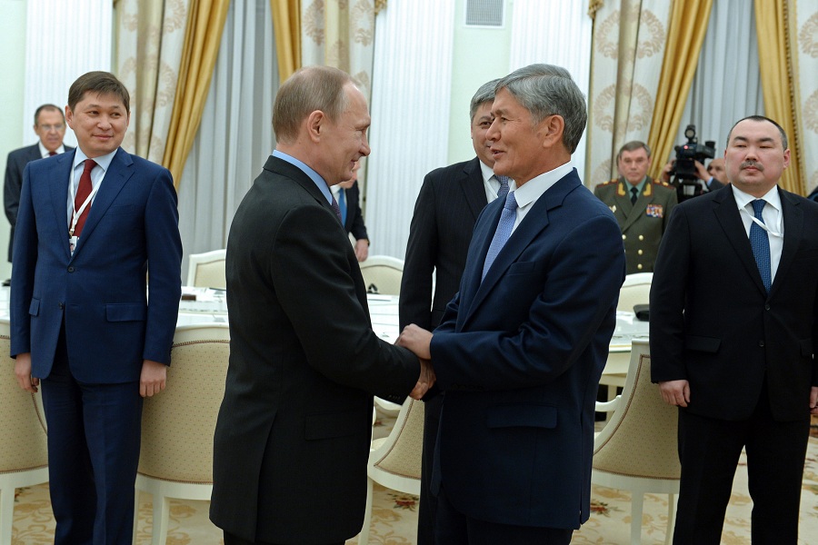 Президент Алмазбек Атамбаев встретился с Президентом России Владимиром Путиным