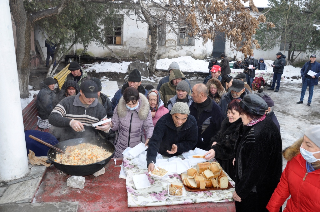 В столице для лиц без определенного места жительства проведена благотворительная акция