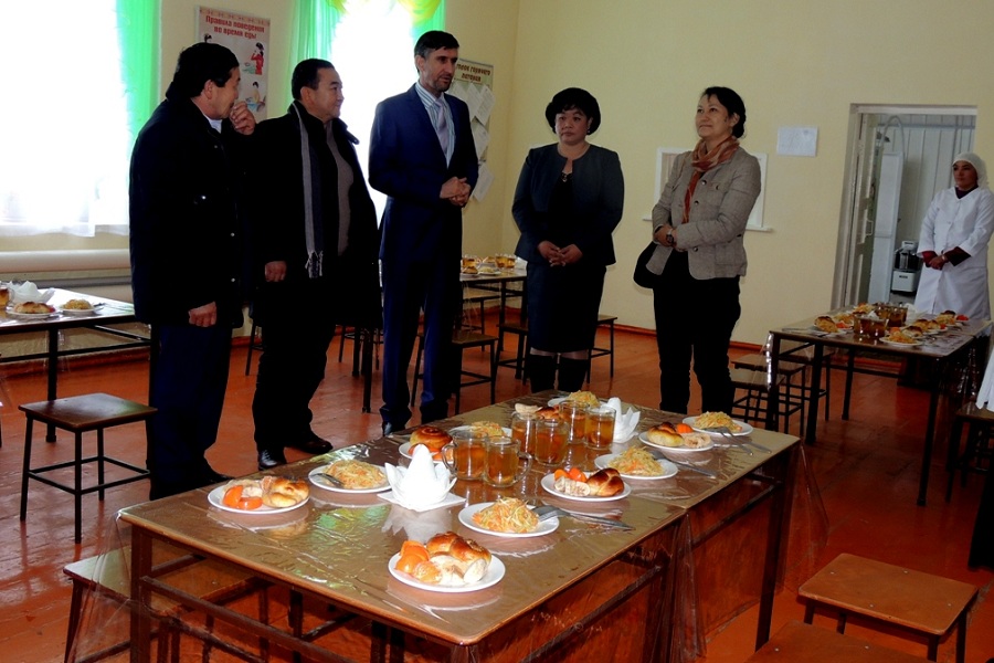 В Иссык-Кульской области 37,5 тыс. учеников начальных классов получают горячее питание