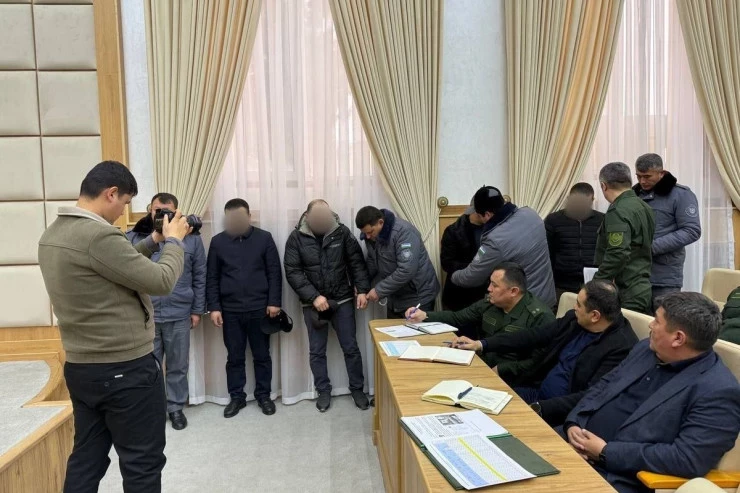 В Узбекистане чиновников задержали прямо на совещании
