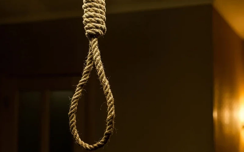 На Иссык-Куле ученица повесилась в школе, позже она скончалась в больнице