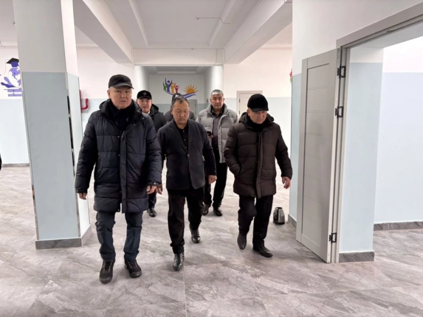 Бакытбек Жетигенов осмотрел строящиеся объекты в Караколе
