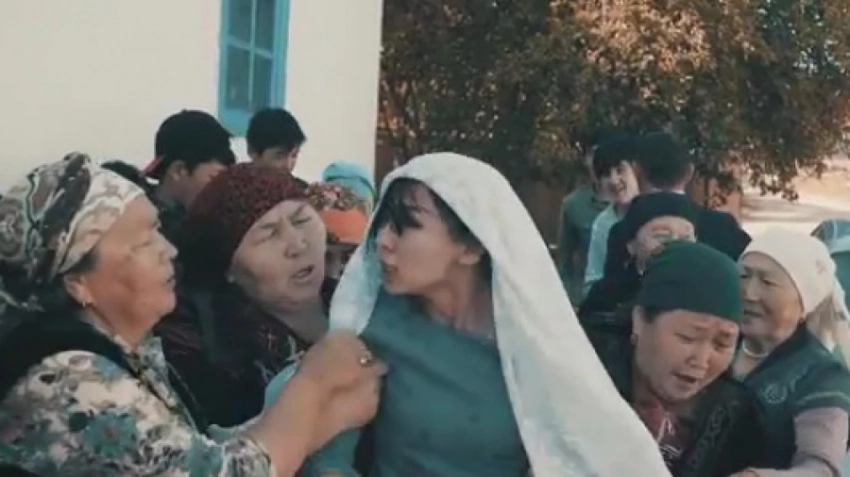 Каждый пятый брак в Кыргызстане через ала качуу. Эксперт объясняет, почему