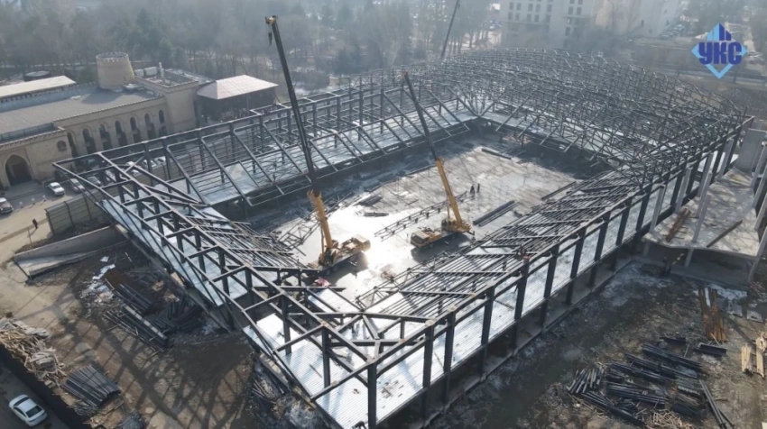 В Бишкеке строят малую арену стадиона имени Д. Омурзакова. Фото с дрона