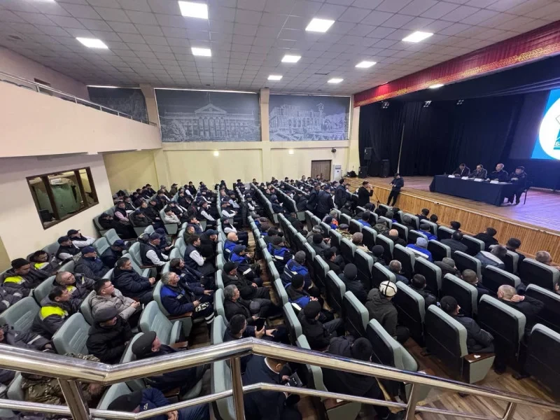 В Бишкеке обсудили безопасность дорожного движения с водителями муниципального транспорта