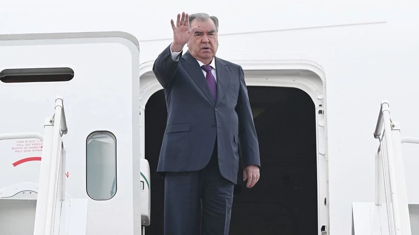 Президент Таджикистана вылетел с государственным визитом в Кыргызстан