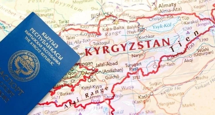В КР упростили выдачу виз и разрешений для иностранных граждан