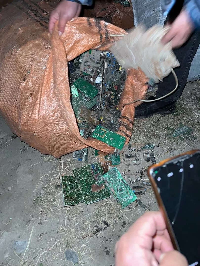 Пограничники Кыргызстана пресекли контрабанду меди и микросхем на 2 млн сомов