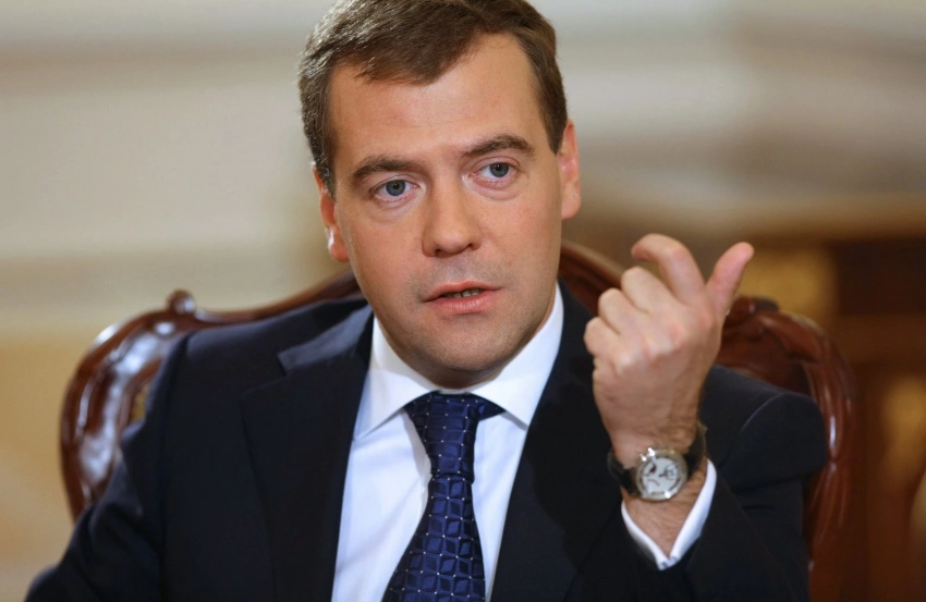 Дмитрий Медведев угрожает войной НАТО, если в Украину будут отправлены миротворцы