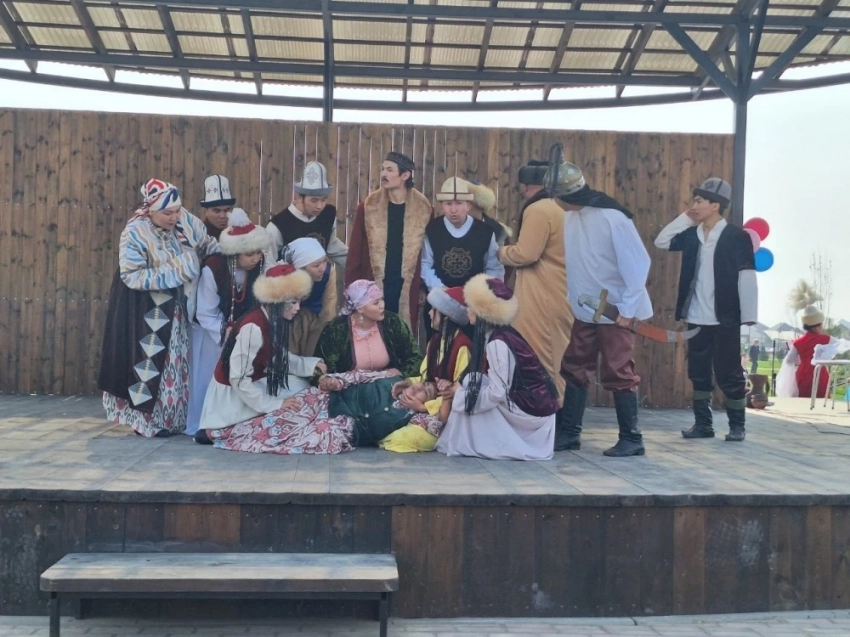 В Джалал-Абаде провели фестиваль "Ранняя весна"