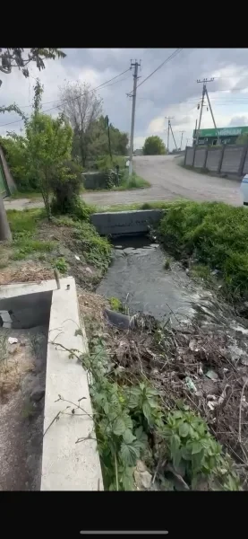 В Бишкеке жители сливали бытовые сточные воды в водоотводную систему