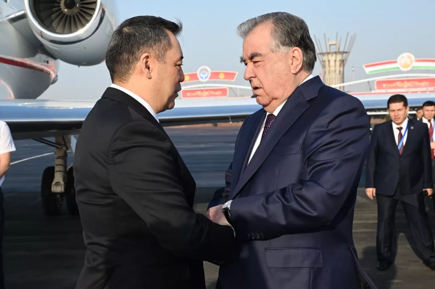 Садыр Жапаров прибыл в город Худжанд на саммит глав государств Таджикистана, Кыргызстана и Узбекистана