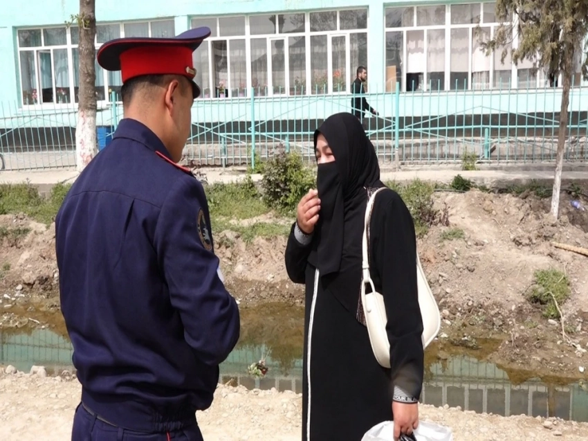 Жителям Джалал-Абада напомнили о запрете ношения никабов