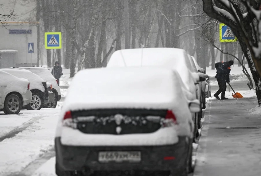 В Москве выпал снег 11 см