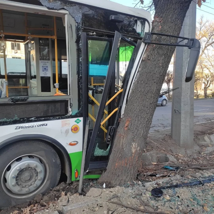 В Бишкеке за 3 месяца этого года произошло 158 ДТП с участием автобусов