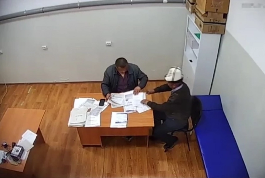 В Лейлеке глава и врач МСЭК вымогали деньги у лиц с ОВЗ (видео)