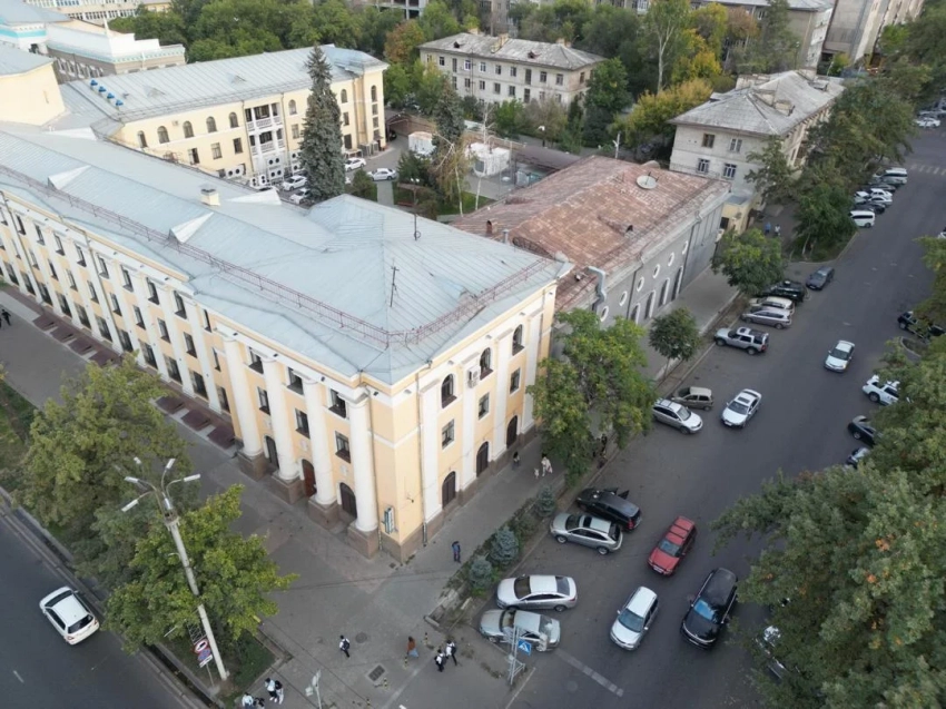 Здание бывшего театра «Тунгуч» станет новым залом заседаний Бишкекского горкенеша