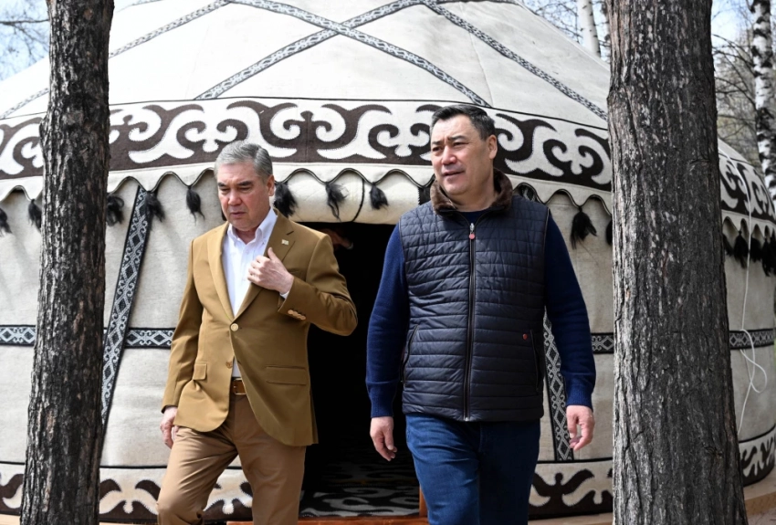 Садыр Жапаров и Гурбангулы Бердымухамедов посетили показ кыргызских конных игр