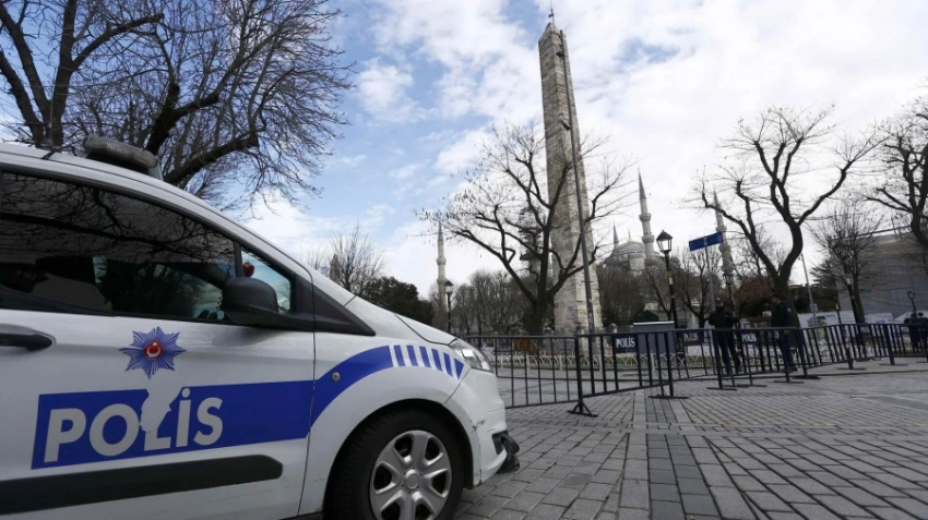 В Стамбуле задержали учителя из КР, который сопровождал учеников на олимпиаду