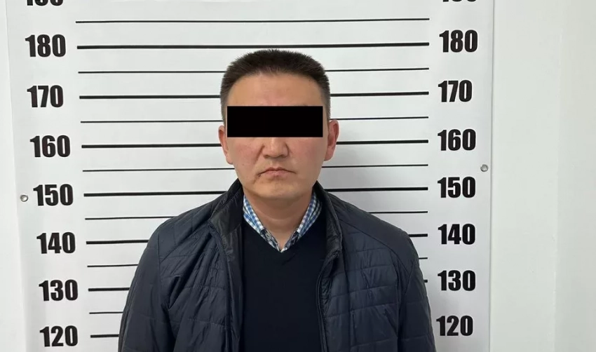 При получении взятки с поличным задержан завотделения травматологии и ортопедии Нарынской областной объединенной больницы