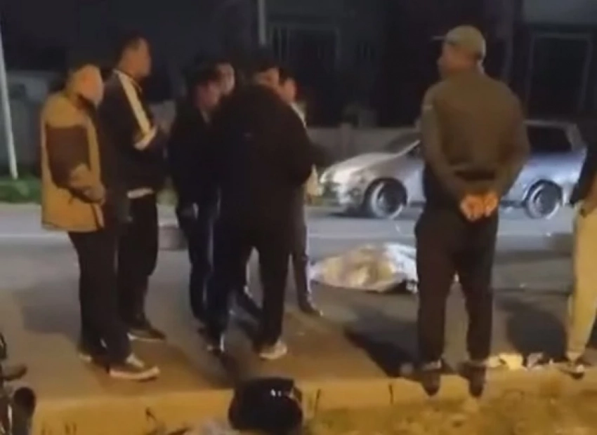 В Бишкеке водовоз переехал парня на скутере (видео)