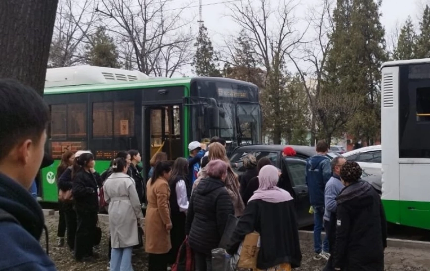 Автобусы в Бишкеке: «Пассажиры – это не «селедки в бочках»