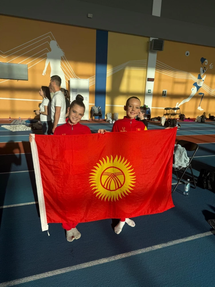 Спортсменки из КР завоевали медали на чемпионате по воздушно-спортивной акробатике (фото)
