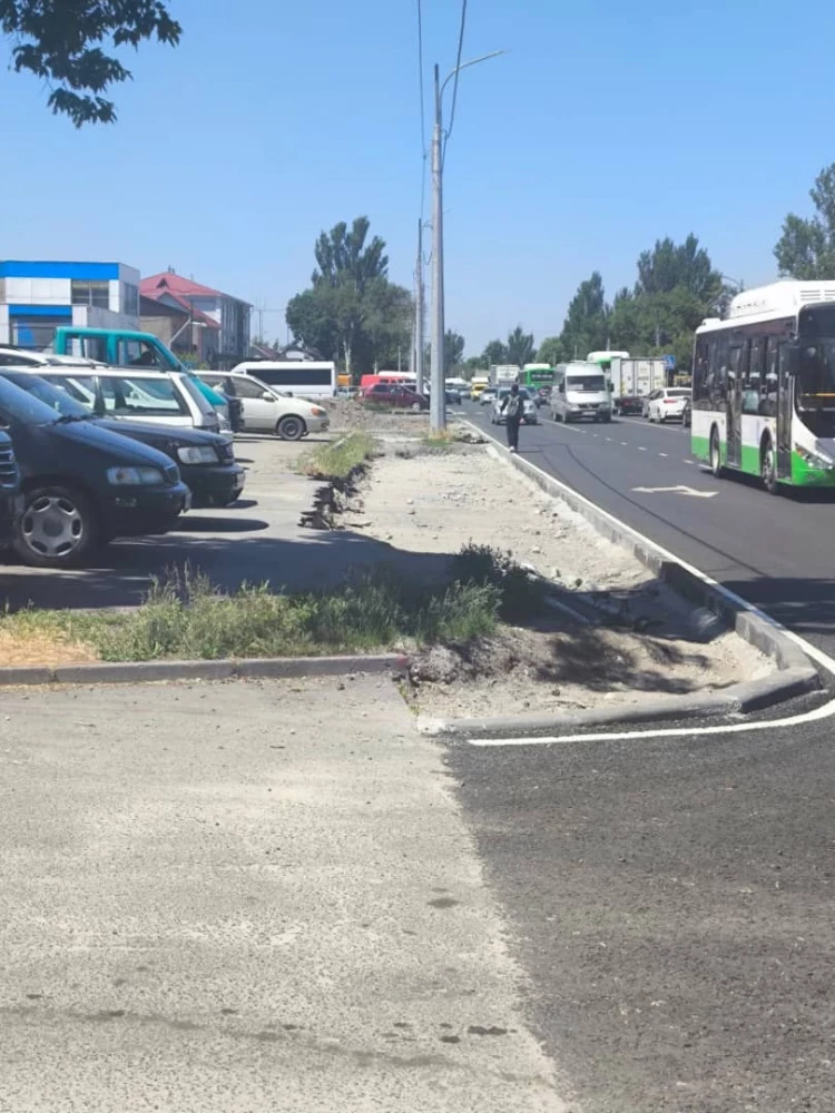 "Демонтировали во время ремонта дорог". Горожане просят вернуть остановку