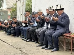 Мэр Оша навестил родителей женщины, погибшей от рук мужа
