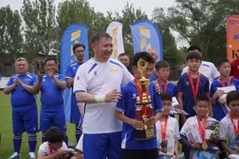 «Кыргызалтын» провёл матч по футболу с воспитанниками «Алтын уя» ко Дню защиты детей