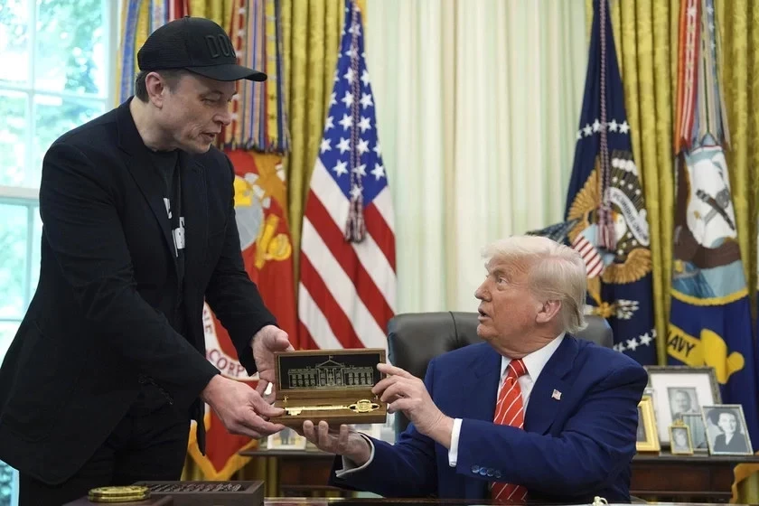 Синяк под глазом и «золотой ключ»: В Овальном кабинете прошло прощание Трампа с Маском